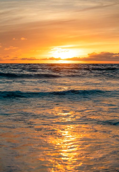 Free Stunning sunset view over the Pacific Ocean waves in Los Angeles. Stock Photo
