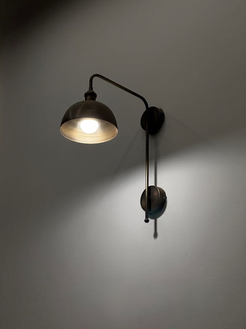 Ilmainen kuvapankkikuva tunnisteilla hehkulamppu, lamppu, muuri