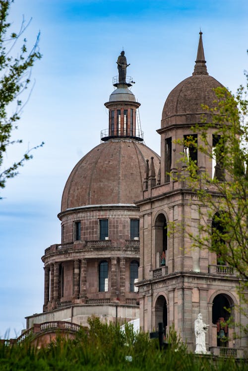 Foto profissional grátis de abóboda, arquitetura sacra, árvore