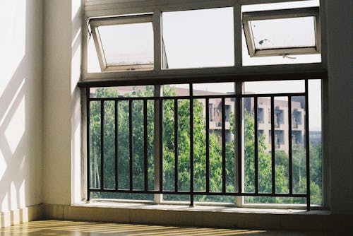 Foto d'estoc gratuïta de barres, bloc residencial, finestra