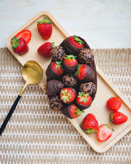 Gratis stockfoto met aardbeien, chocolade, eten