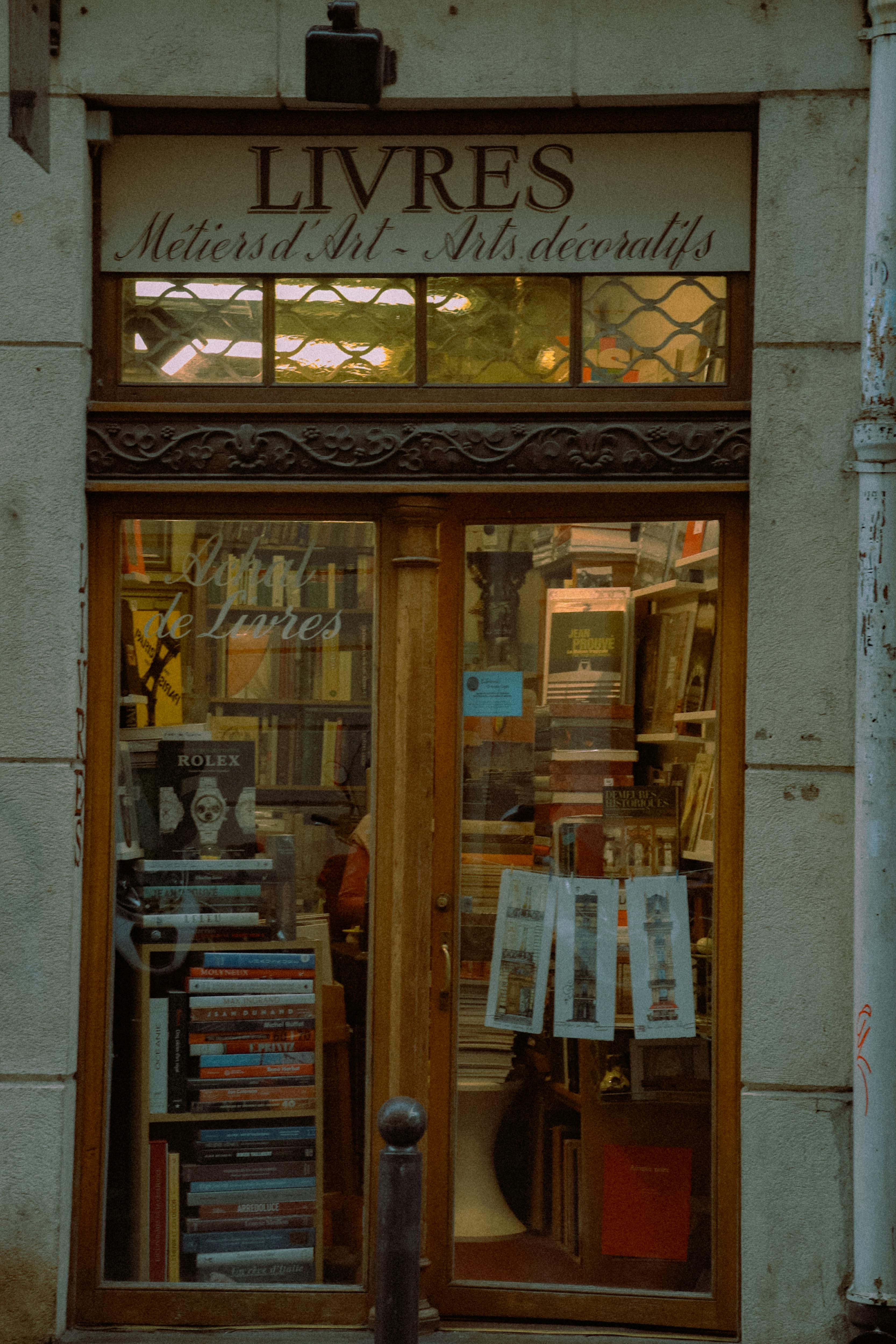 A cozy Parisian bookstore front showcasing vintage books and decorative arts. Perfect for book lovers.