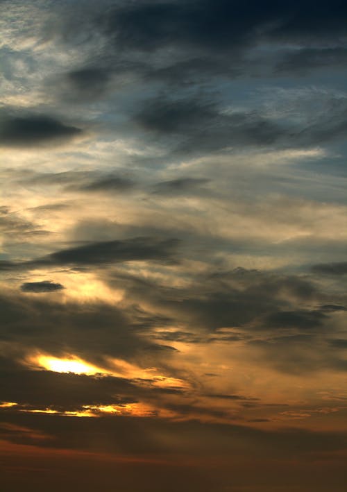 bulutlar, bulutlu, dar açılı çekim içeren Ücretsiz stok fotoğraf