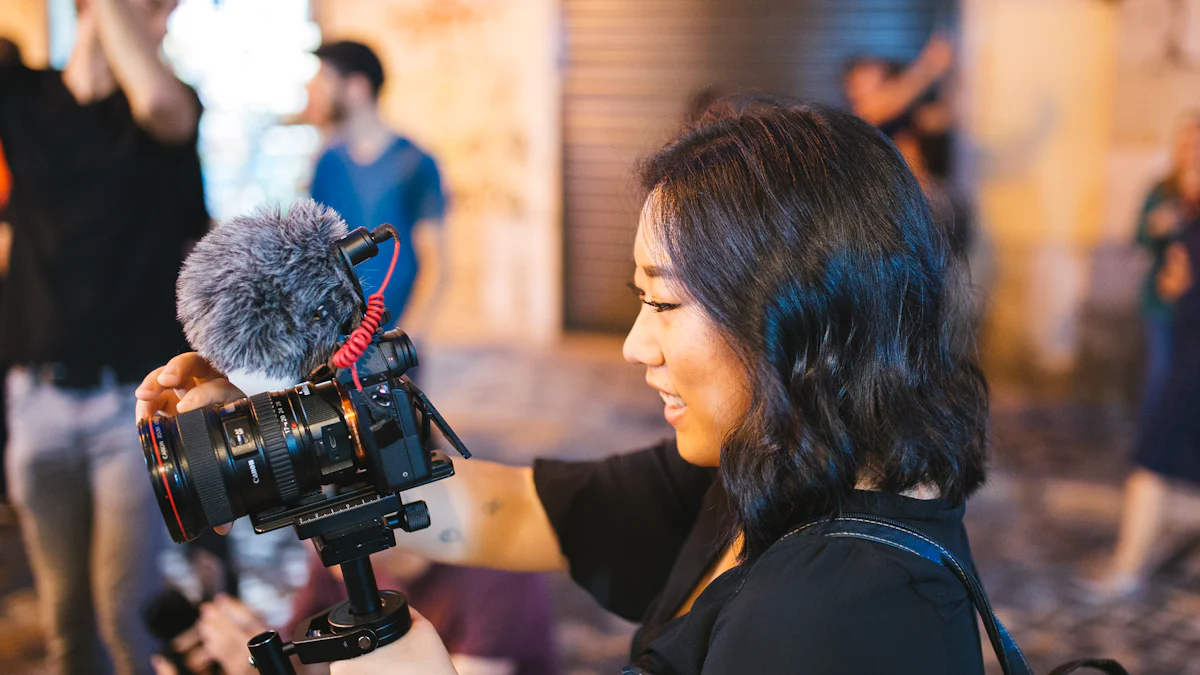 Blogging vs Vlogging: Which is Right for You?
