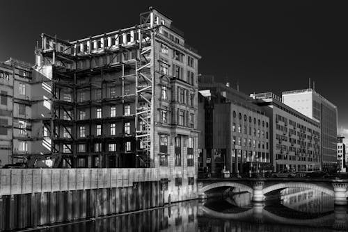 Darmowe zdjęcie z galerii z czarno-biały, hamburg, kanał