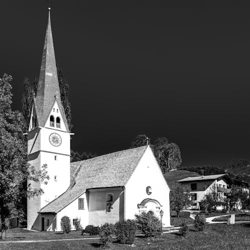 Foto d'estoc gratuïta de blanc i negre, catòlic, edifici