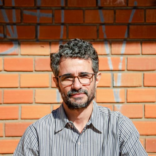 Portrait of Elias Navarro. Photo by pessoas uem on Pexels