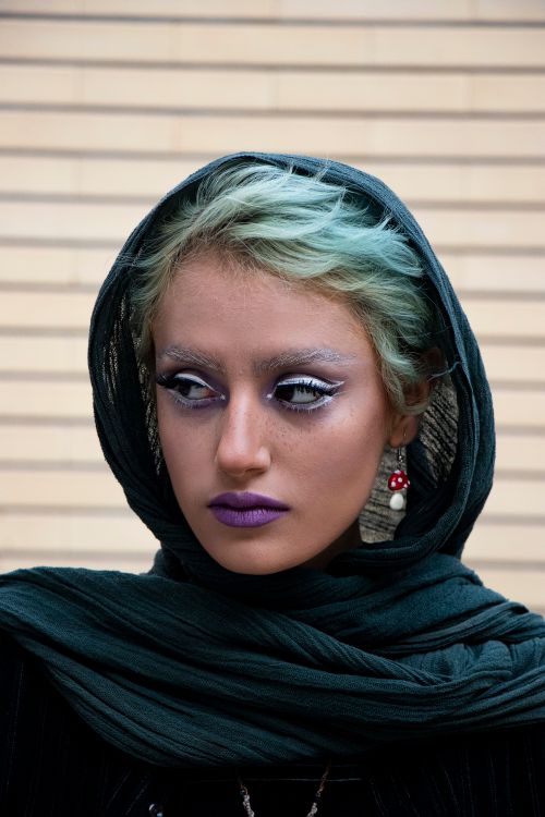 Free Portrait of a woman in Tabriz with unique hair and makeup. Stock Photo