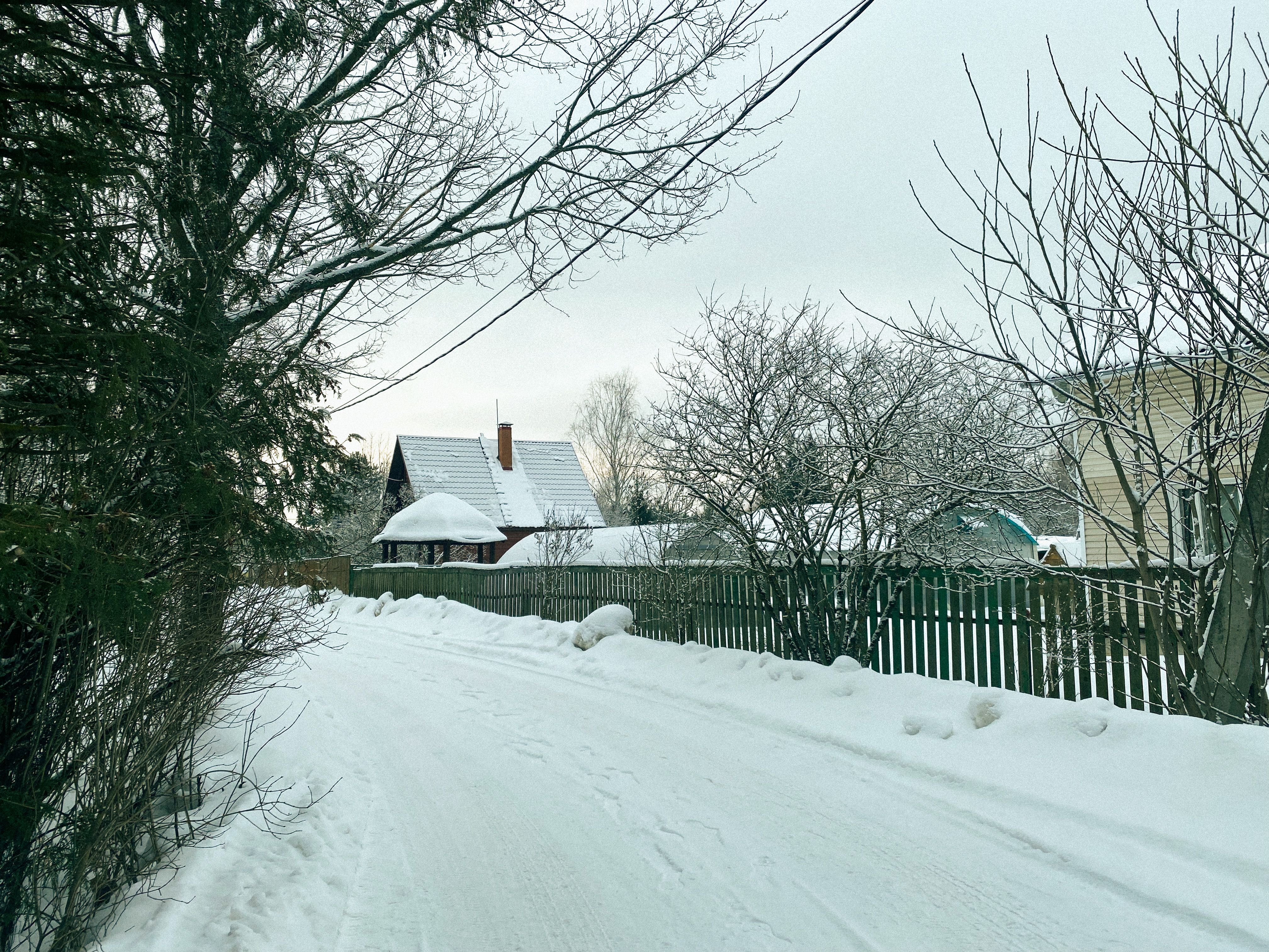 A Road and Houses in a Village Covered in Snow · Free Stock Photo