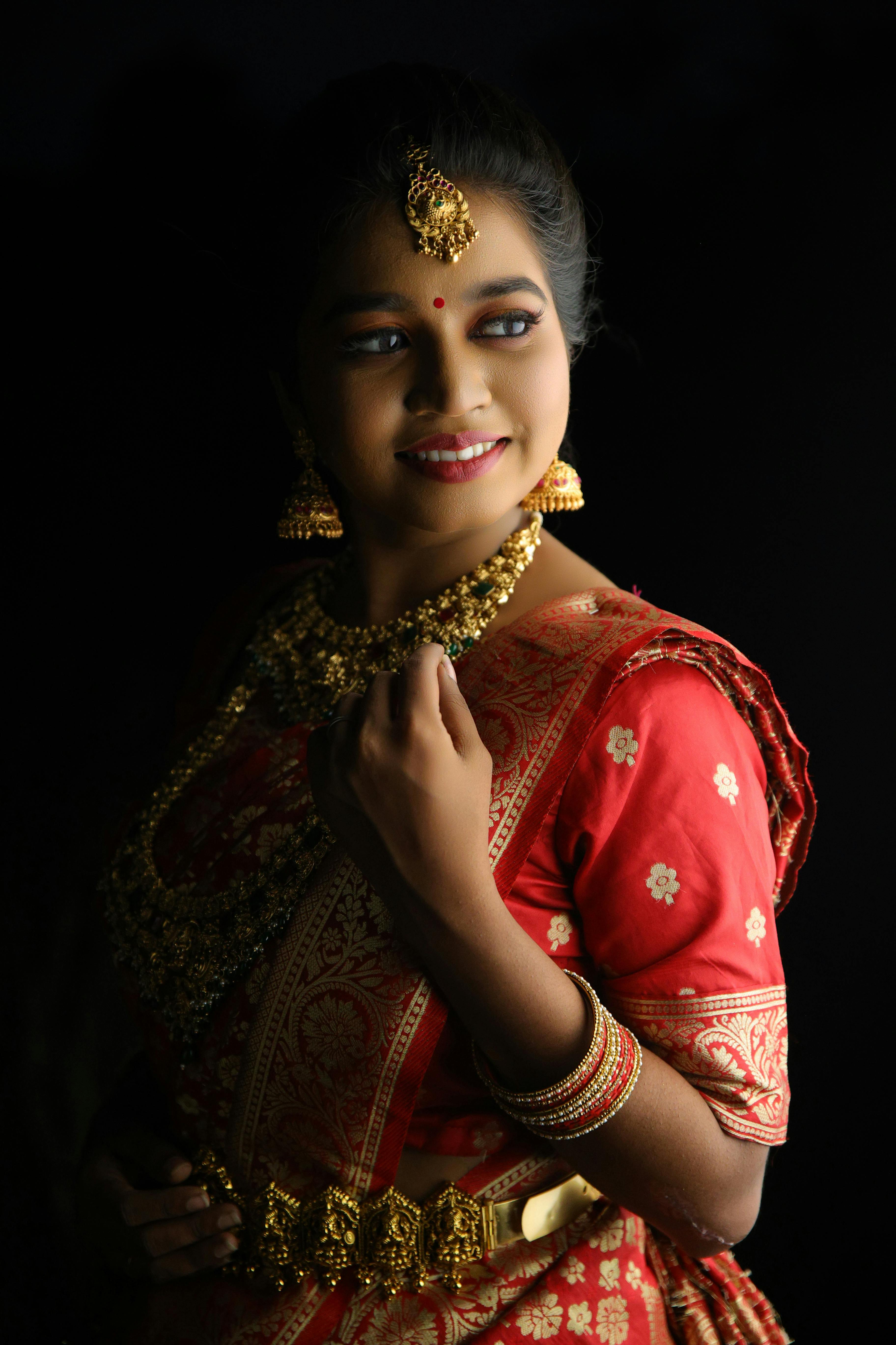 Maharashtrian Wedding Look | Couple wedding dress, Wedding couple poses  photography, Indian bride photography poses