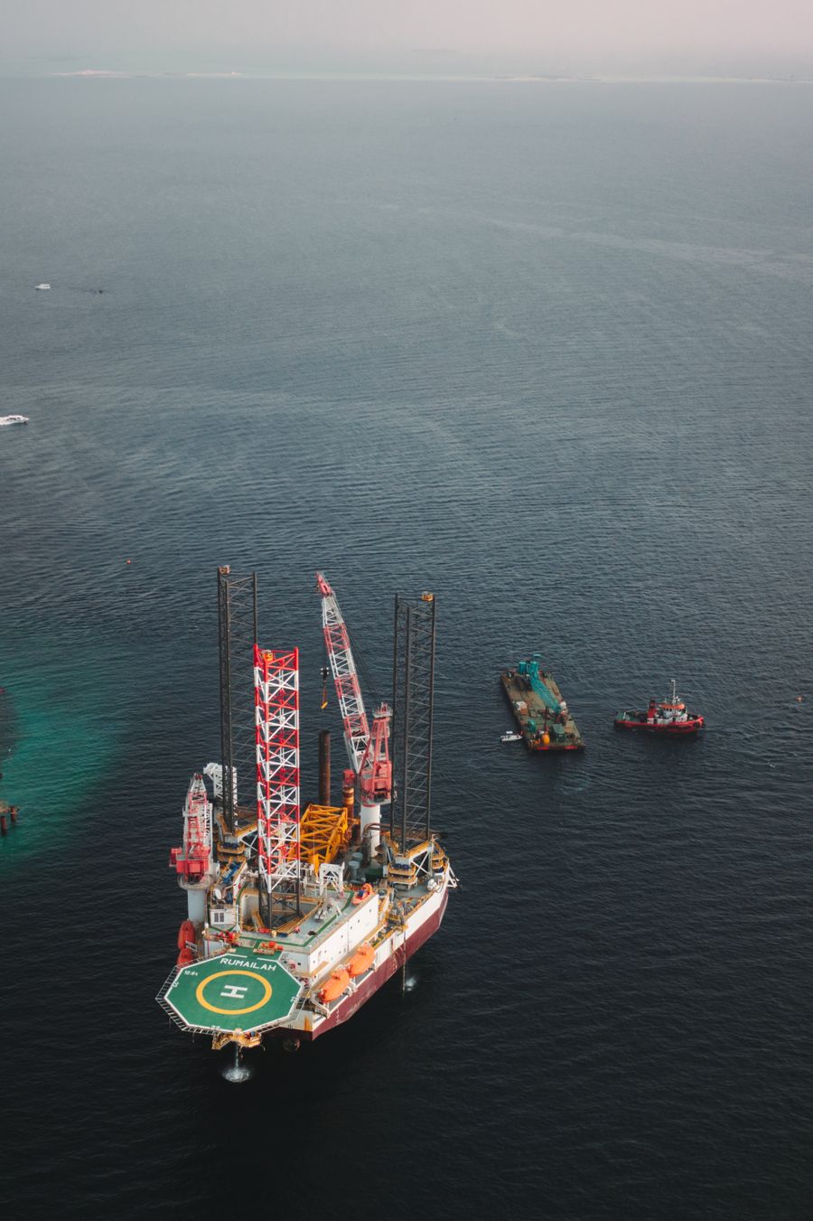 Offshore platform with support vessels