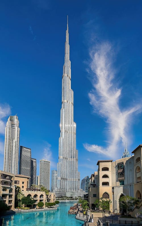 Free Burj Khalifa against Blue Sky Stock Photo