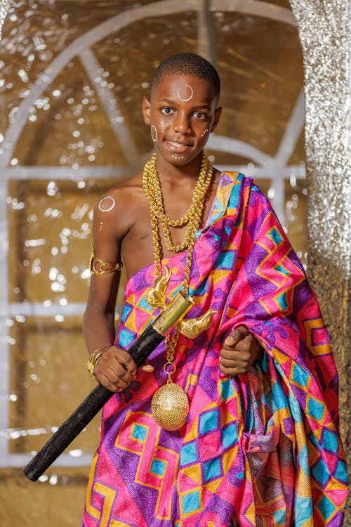 Ilmainen kuvapankkikuva tunnisteilla afrikkalainen poika, esiintymisasu, muotokuva