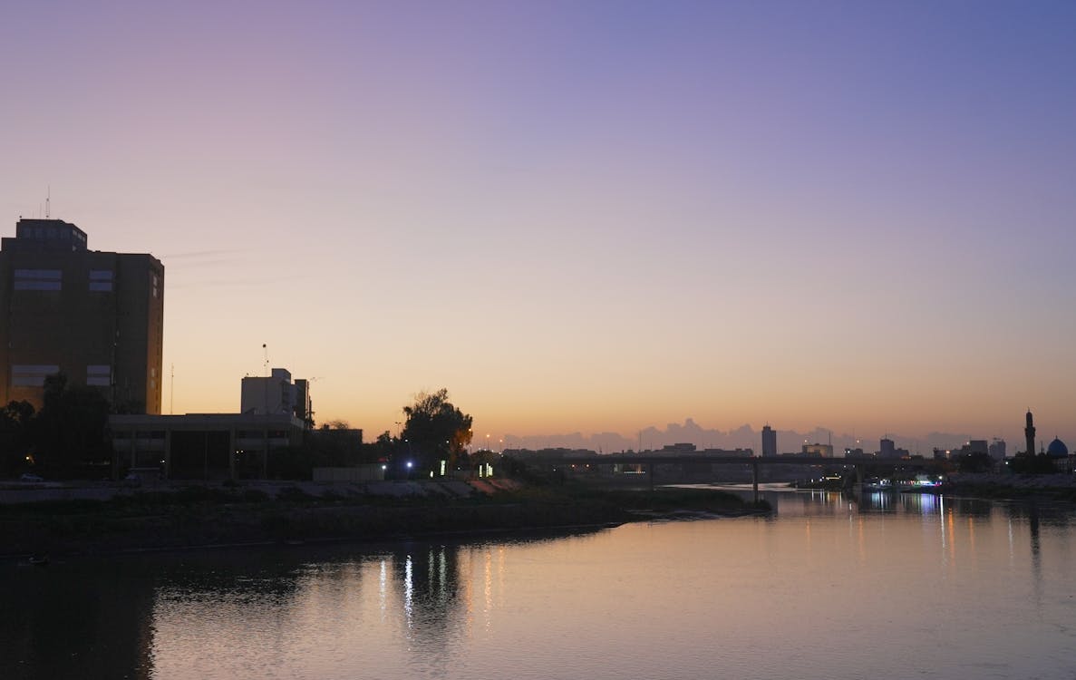 강, 강가, 도시의 무료 스톡 사진