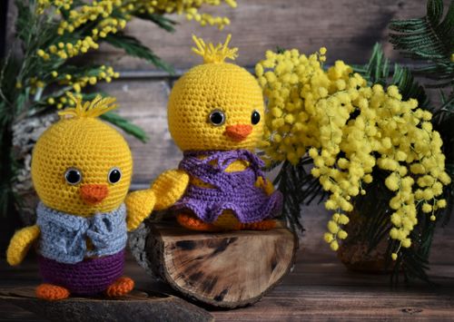 Free Handmade crocheted chicks with vibrant flowers, perfect for Easter decoration. Stock Photo