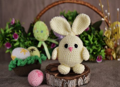 Free Cute crochet bunny with Easter eggs in a spring-themed setting. Perfect for festive decoration. Stock Photo