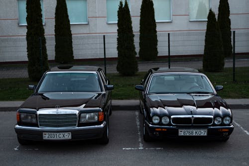 Mercedes W126 and Jaguar XJ8