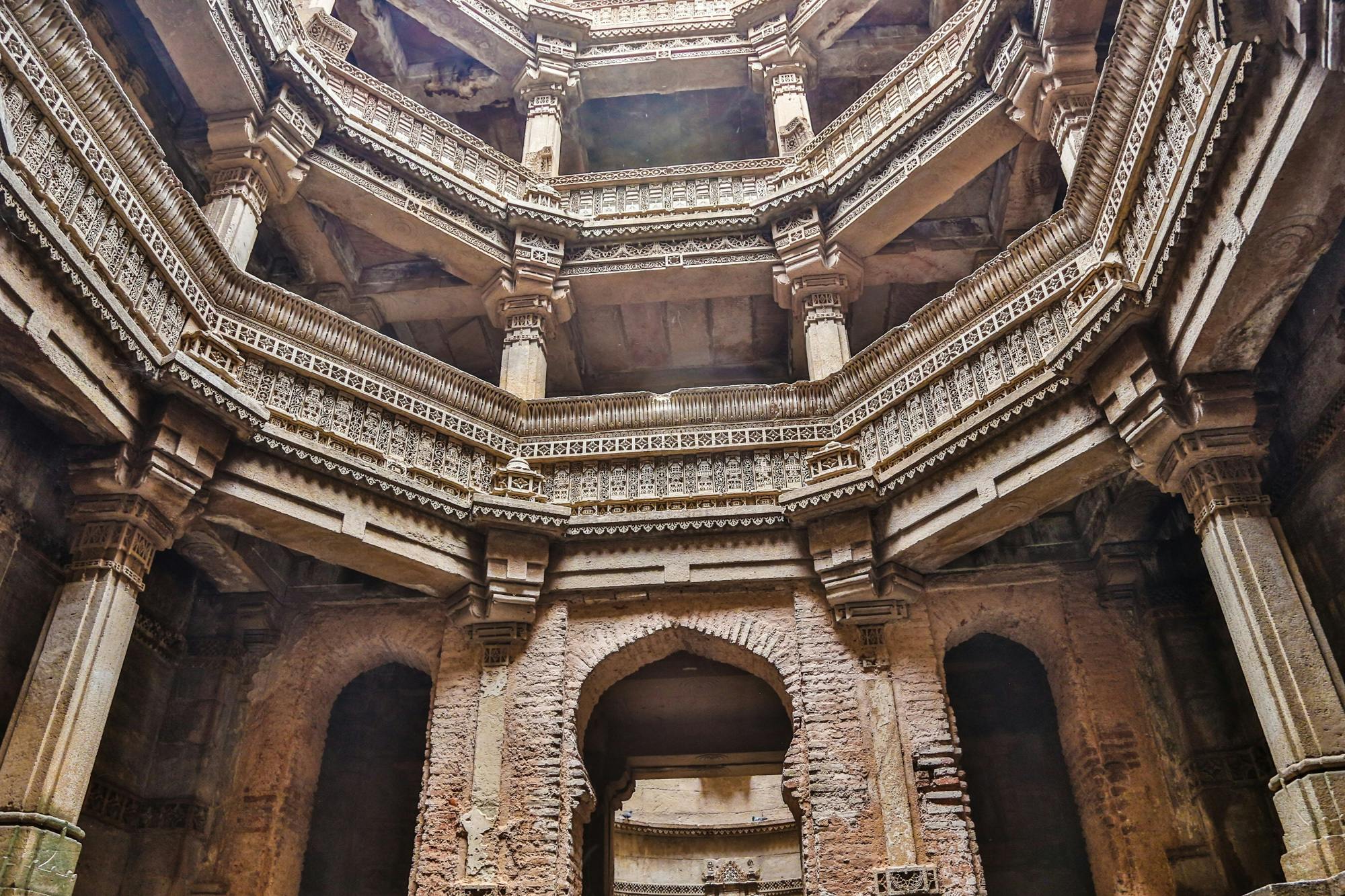 adalaj-step-well-adalaj-ni-vav-gujarat-indo-islamic-architecture-161808.jpeg?auto=compressu0026cs=tinysrgbu0026dpr=3u0026h=750u0026w=1260