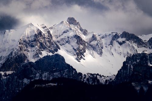 Immagine gratuita di catena montuosa, freddo, inverno