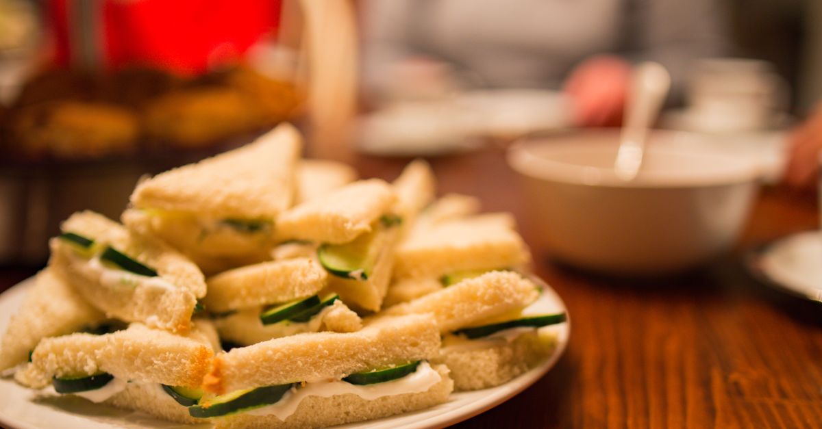 Assiette De Sandwichs Sur Table Photo Gratuite assiette-de-sandwichs-sur-table-photo-gratuite