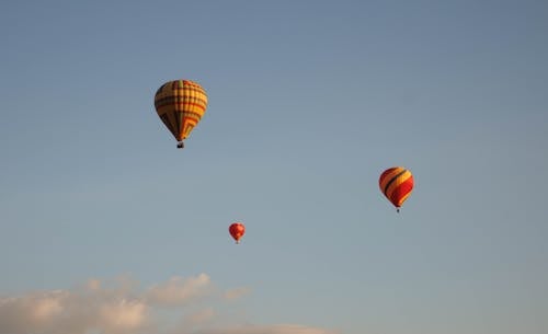 Foto profissional grátis de aventura, balões, céu azul