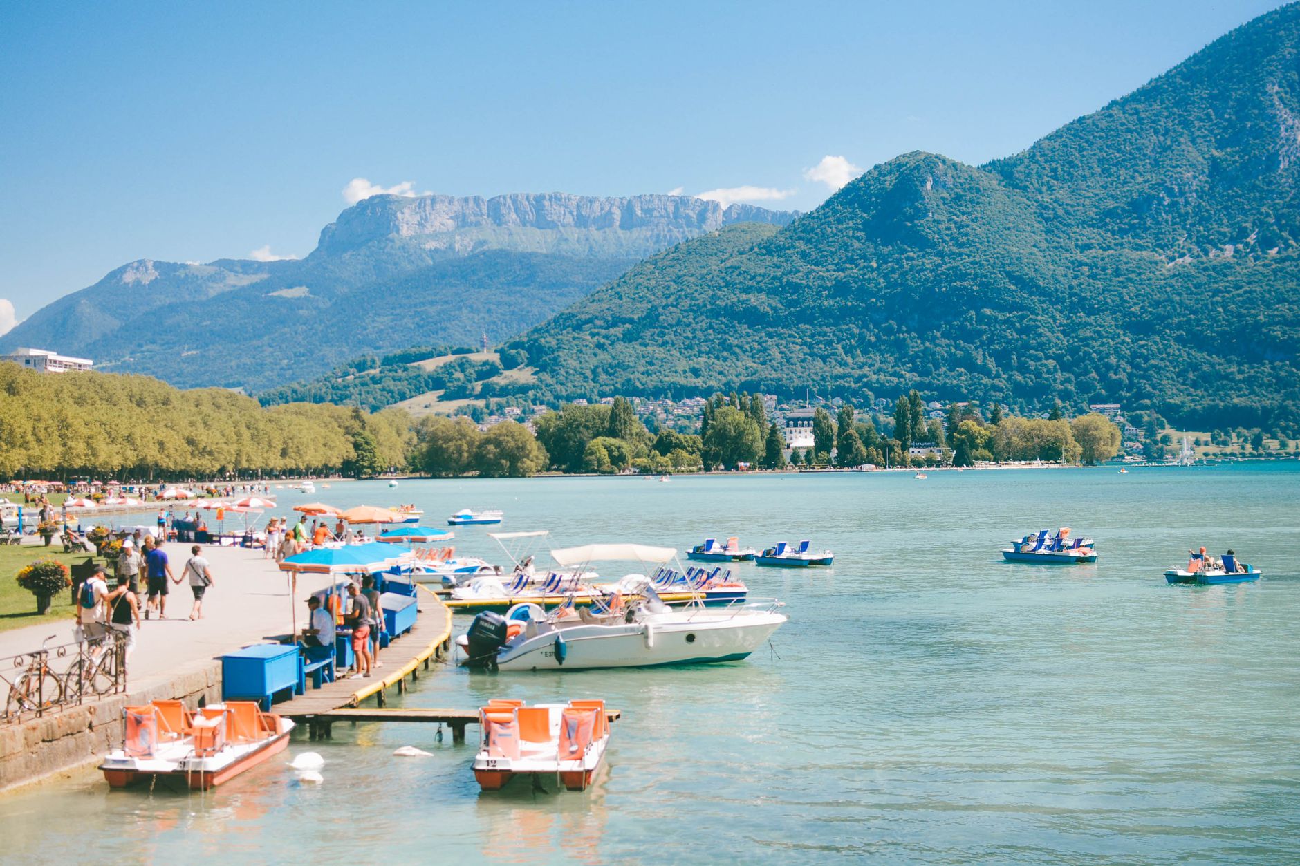 Annecy, Prancis: Desa Kanal Tersembunyi yang Wajib Masuk Daftar Liburan Akhir Tahunmu!