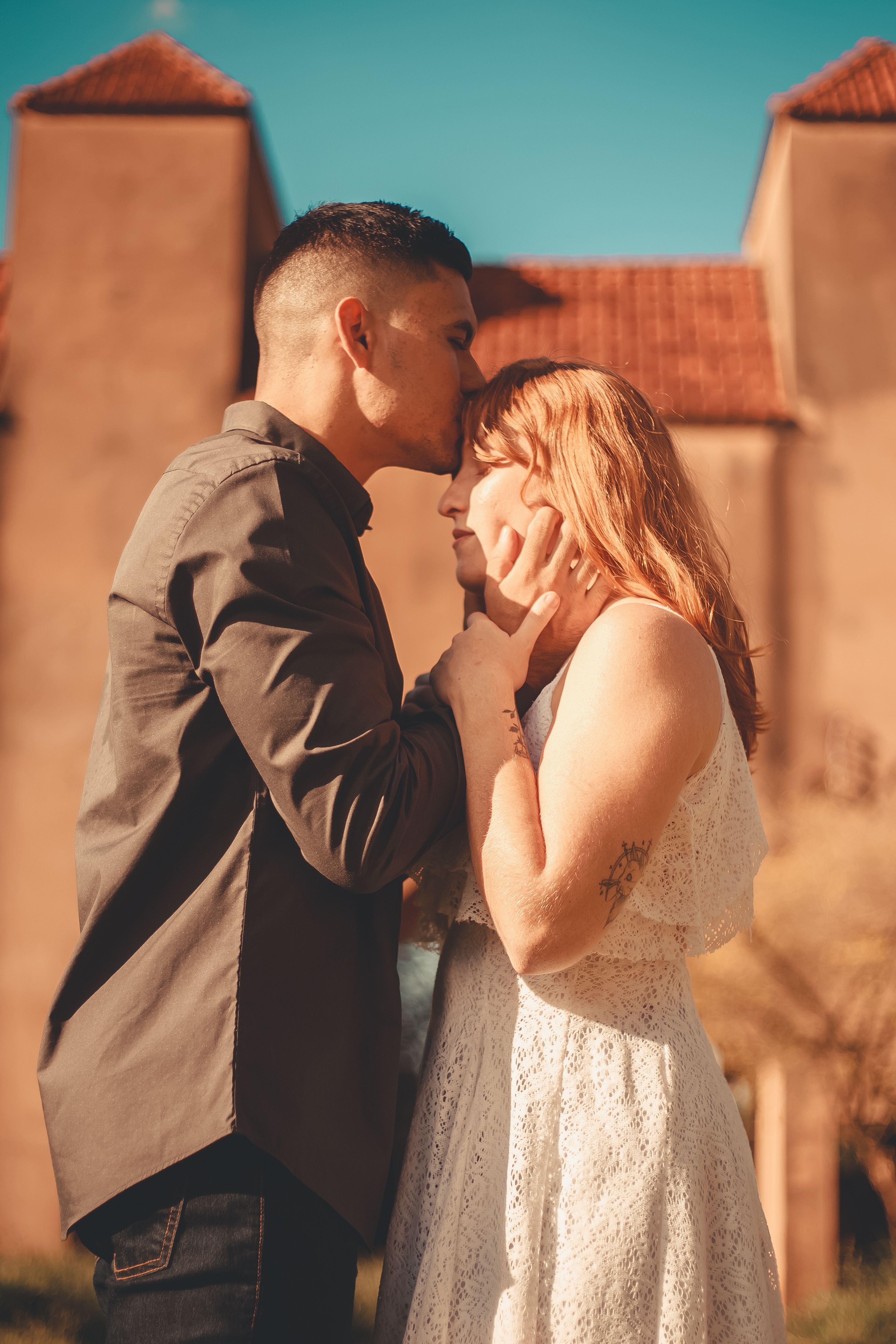 Online dating: starting a conversation on a niche platform