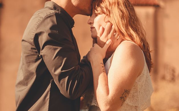 Online dating: starting a conversation on a niche platform