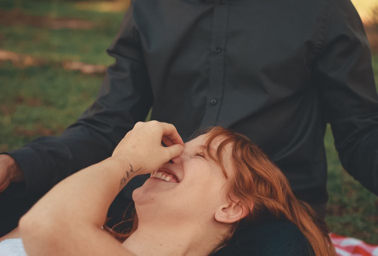 Online dating: starting a conversation on a niche platform