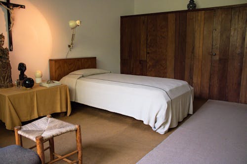 Gratis stockfoto met bed, hotel, houten