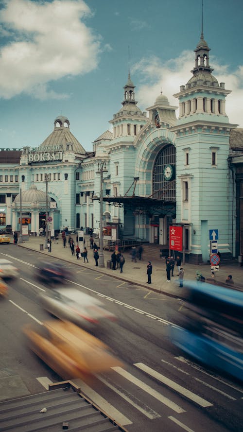 Бесплатное стоковое фото с автомобили, вертикальный выстрел, город