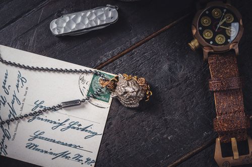 Free A vintage flat lay featuring a watch, necklace, pocket knife, and old postcard. Stock Photo