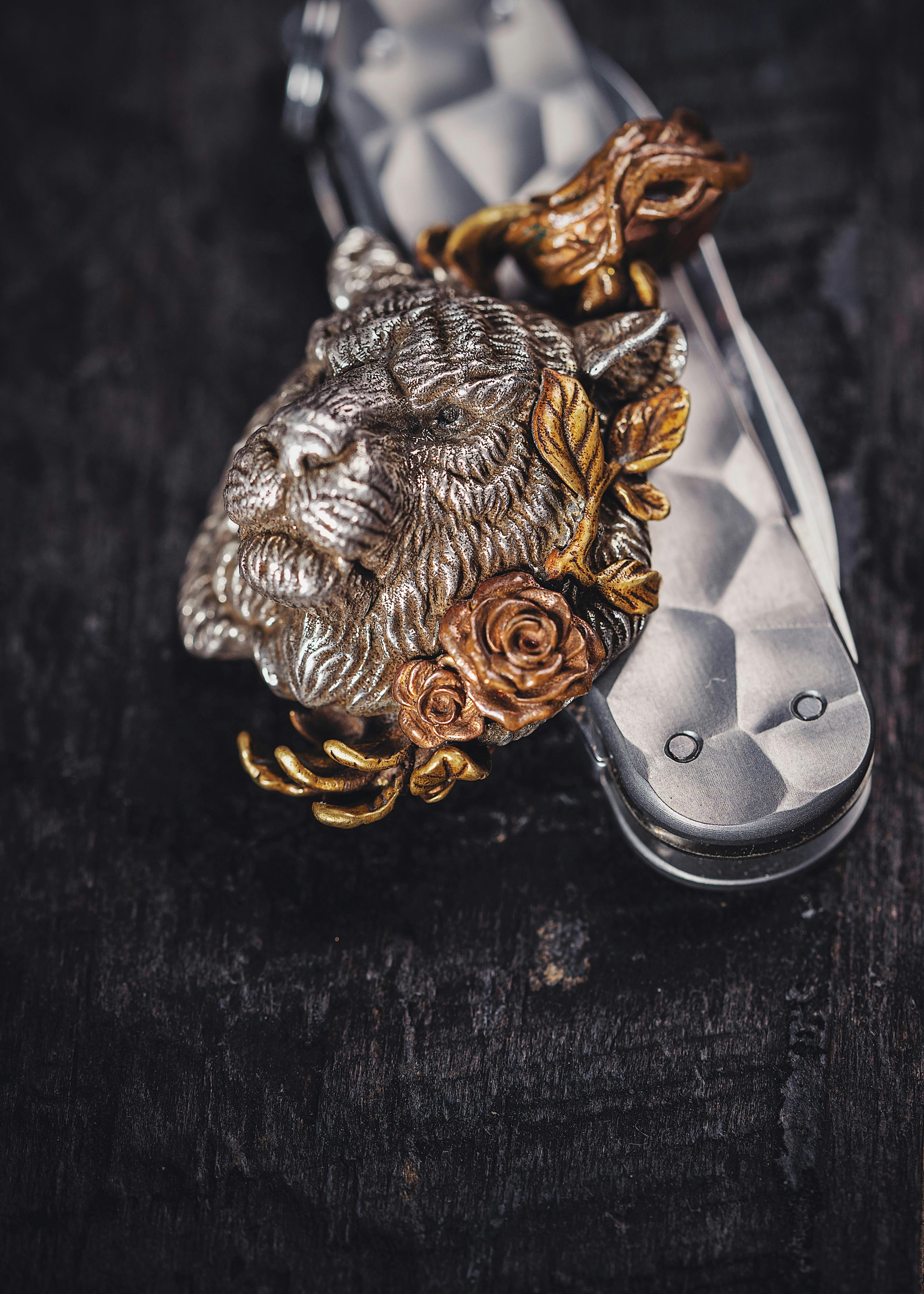 a lion pendant and a pocket knife