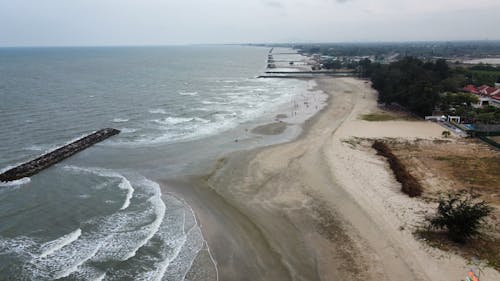 Fotobanka s bezplatnými fotkami na tému dážď, kývať, more