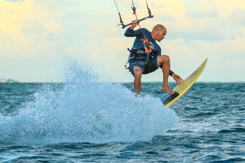 Foto De Homem Surfando