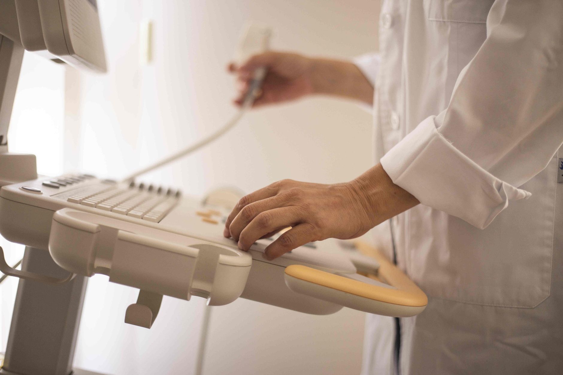 Médico especialista en Italmed Centro Médico, listo para atender tus necesidades de salud