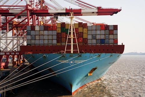 Fotos de stock gratuitas de barco de carga, contenedores marítimos, cuerdas