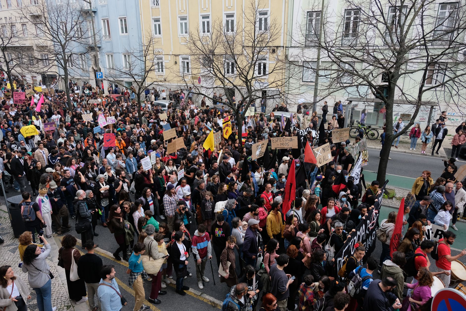 Protesto a Setúbal contro la possibile privatizzazione delle spiagge dell'Arrábida