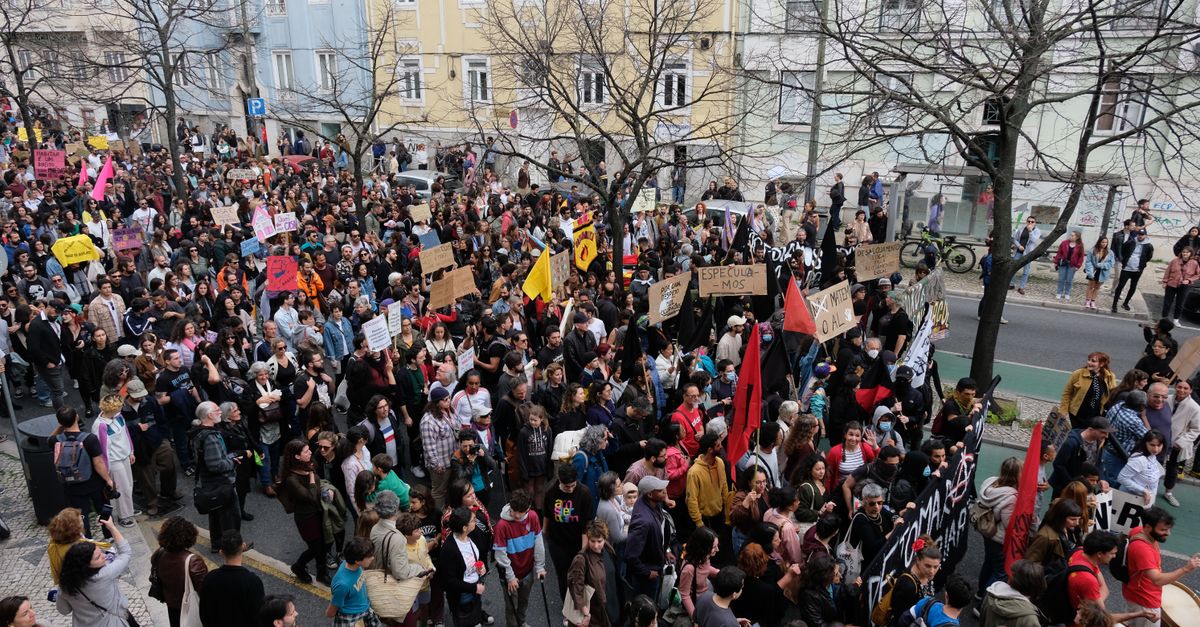 Portuguese Truckers Slow Down in Fuel Price Protest as Government Measures Fall Short