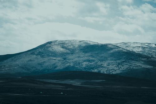Free Breathtaking view of a snow-capped mountain under a cloudy sky in Kayseri, Türkiye. Stock Photo