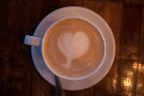 Gratis arkivbilde med cappuccino, drikke, frokost