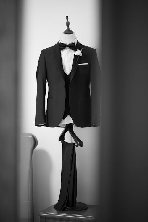 Wedding Tuxedo on Mannequin · Free Stock Photo