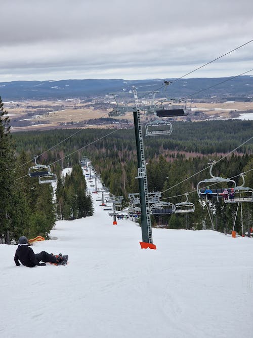 grátis Foto profissional grátis de colina, elevador de esqui, esporte de inverno Foto profissional