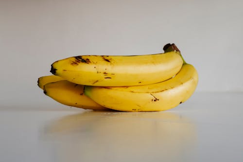 Ingyenes stockfotó banánok, fehér háttér, friss témában