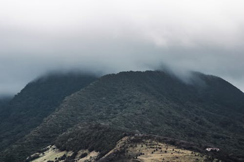 Ücretsiz bulutlu, dağlar, doğa yürüyüşü içeren Ücretsiz stok fotoğraf Stok Fotoğraflar
