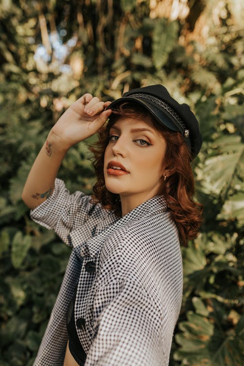 Model Posing in Hat