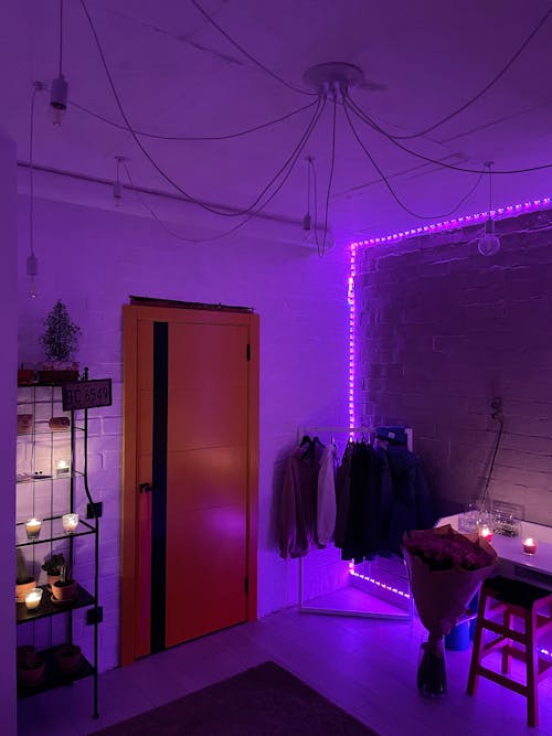 Foto stok gratis desain interior, lampu LED, lampu ungu