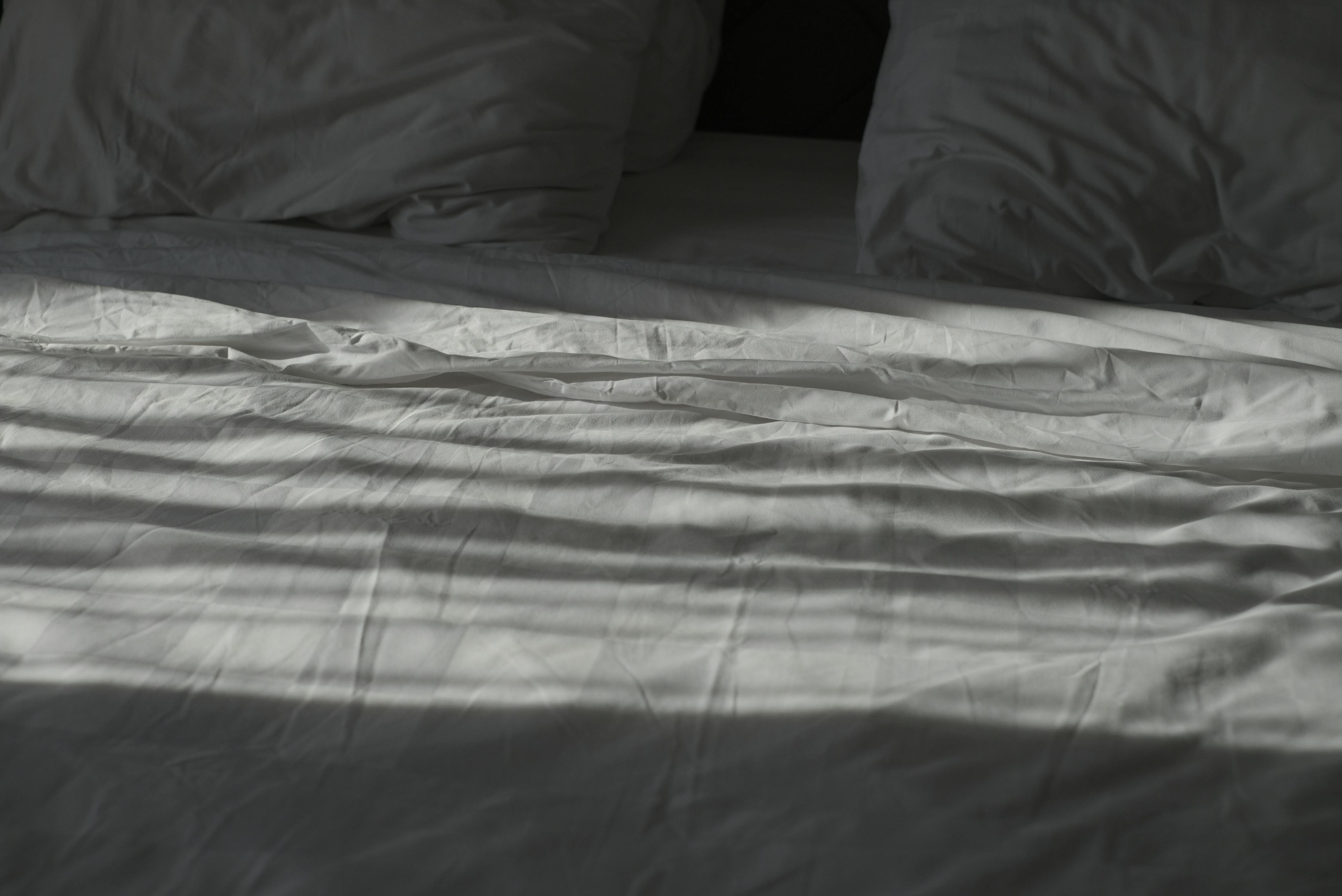 Bed in Black and White · Free Stock Photo