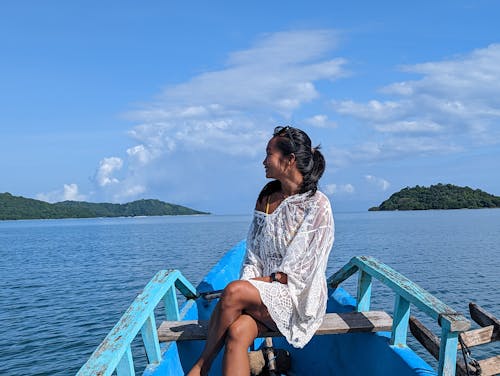 Asian woman overlooking the ocean