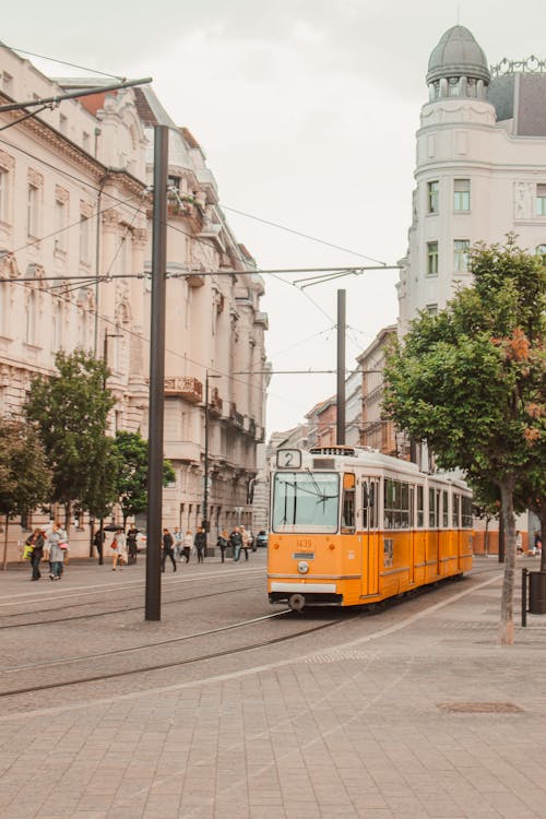 Kostenloses Stock Foto zu budapest, bürgersteig, eisenbahn